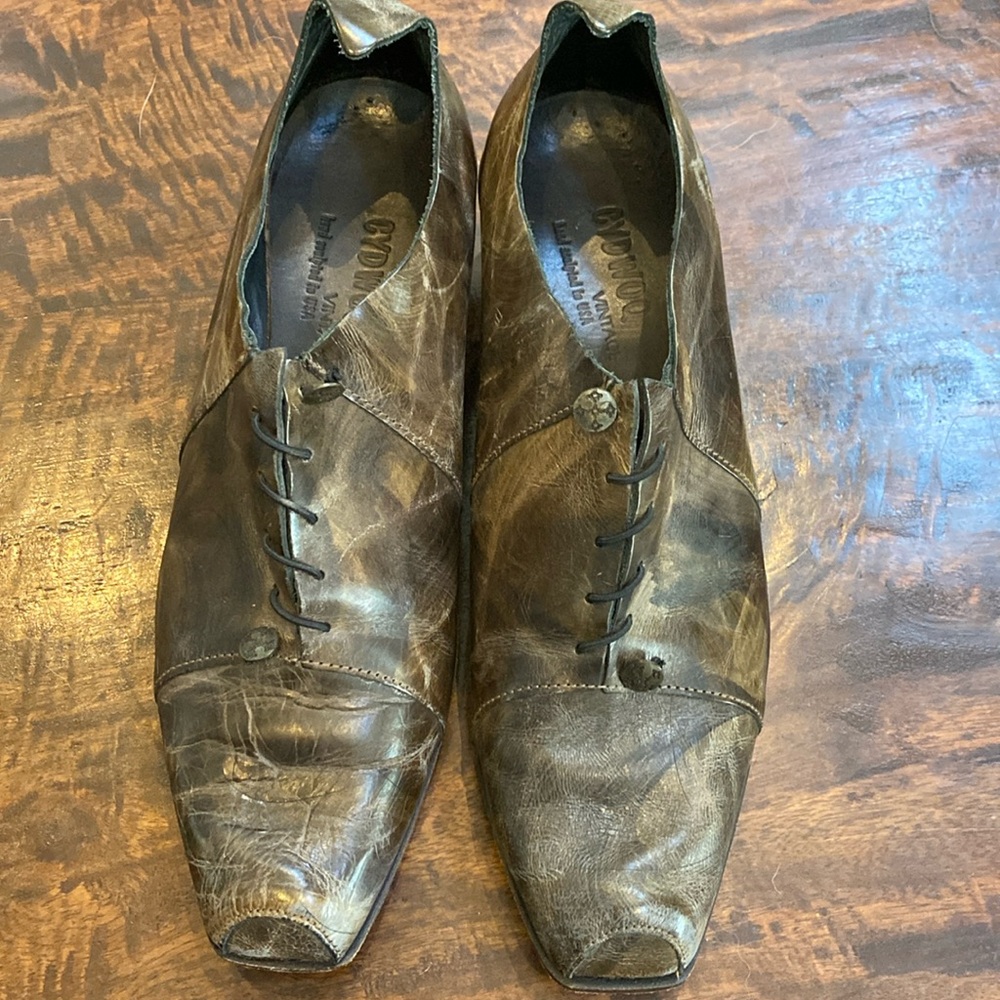 Cydwoq Heels size 40